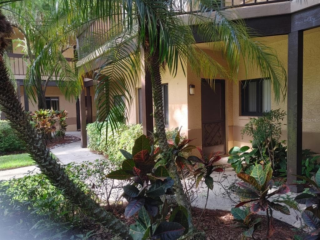2687 SABAL SPRINGS CIRCLE UNIT 104 CLEARWATER, FL 33761