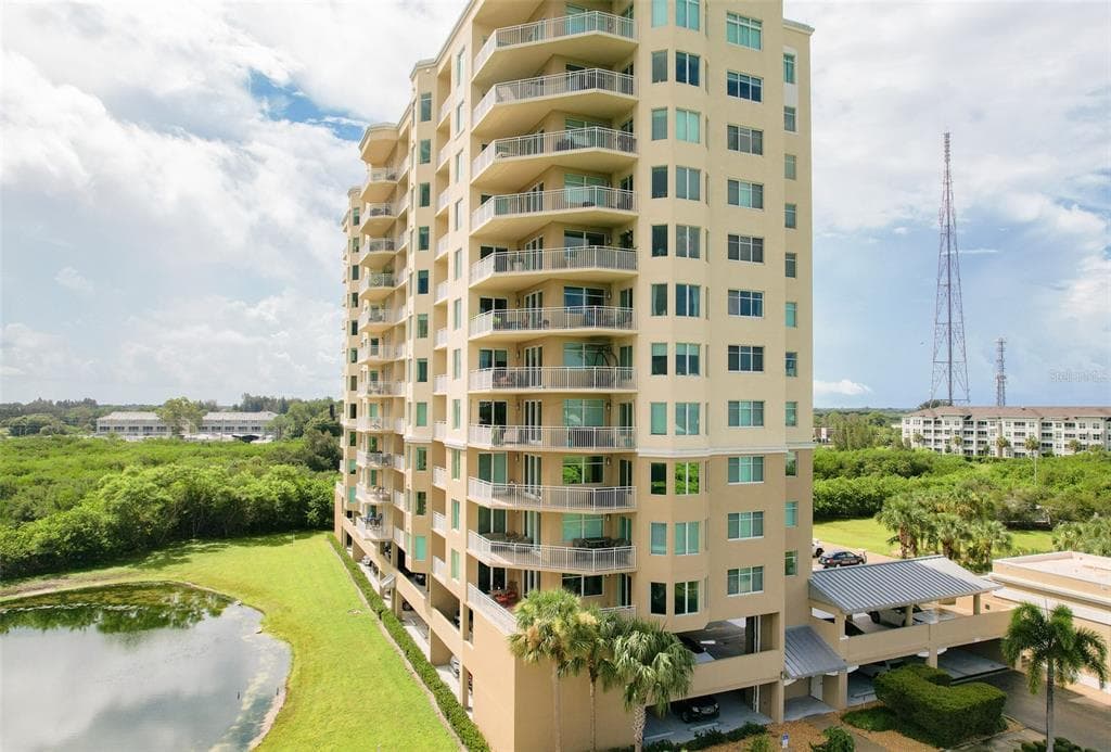 10851 MANGROVE CAY LANE NE UNIT 712 ST PETERSBURG, FL 33716