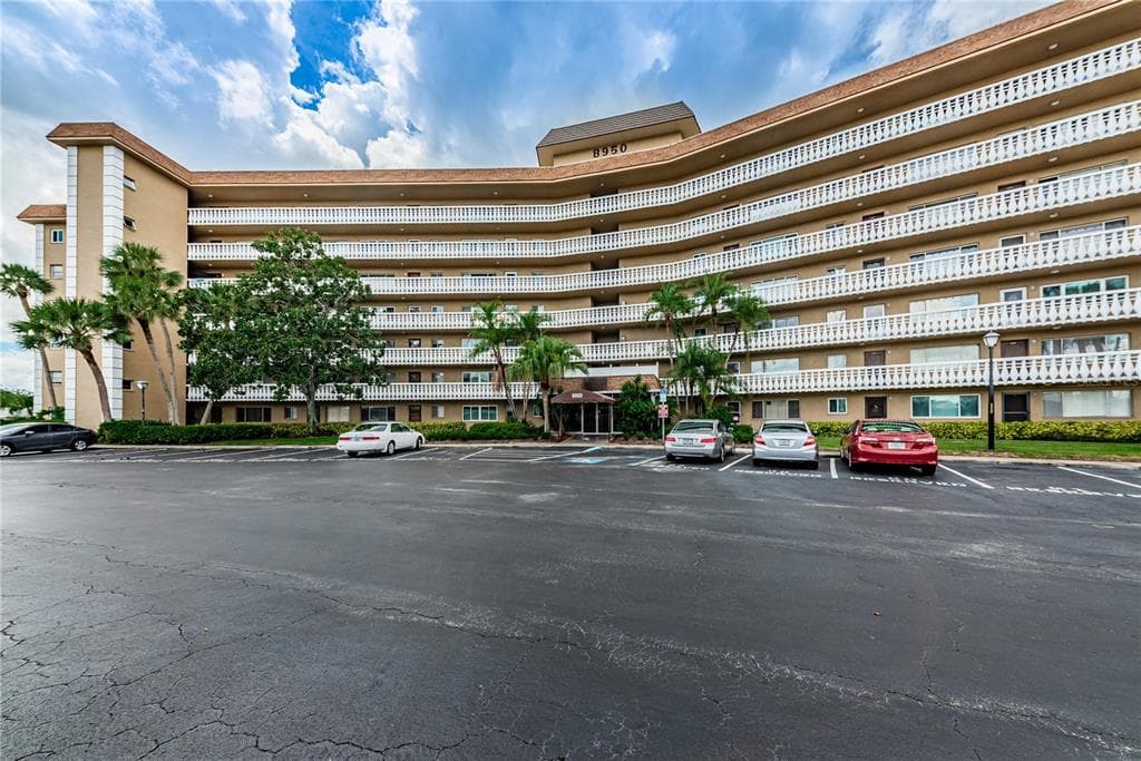 8950 PARK BOULEVARD UNIT 104 SEMINOLE, FL 33777