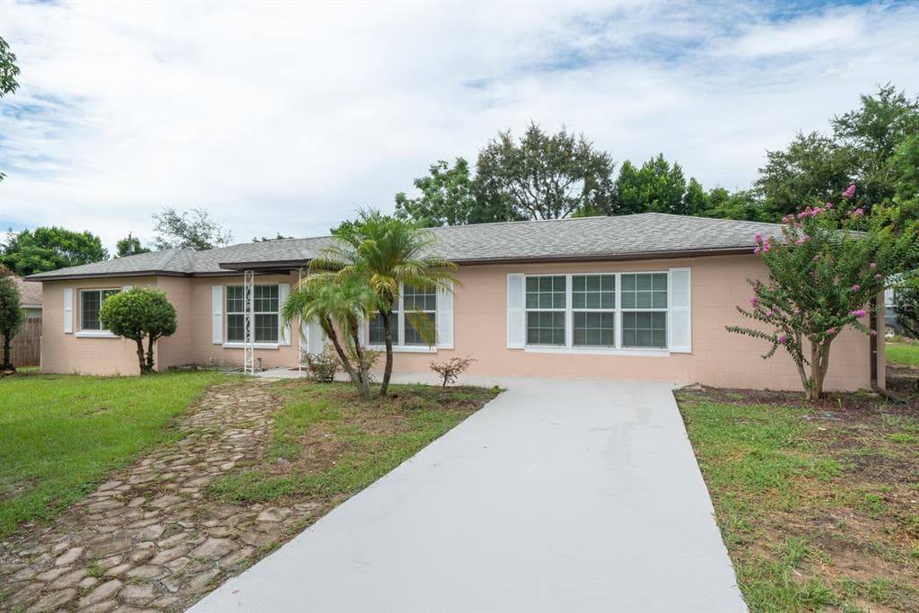 345 W SEMINOLE AVENUE EUSTIS, FL 32726