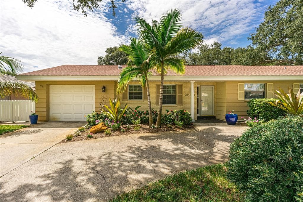 2550 INDIAN AVENUE BELLEAIR BLUFFS, FL 33770