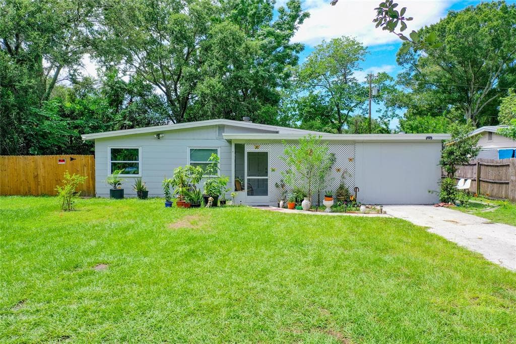 236 EMERALD LANE LARGO, FL 33771