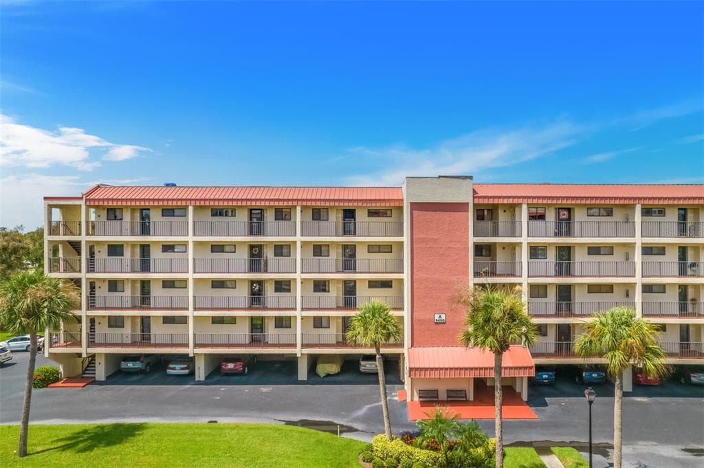 9450 HARBOR GREENS WAY UNIT 502 SEMINOLE, FL 33776