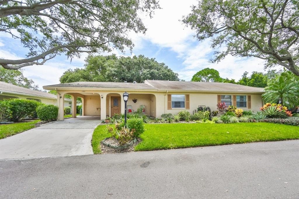 1102 HAREFIELD CIRCLE UNIT 53 SUN CITY CENTER, FL 33573