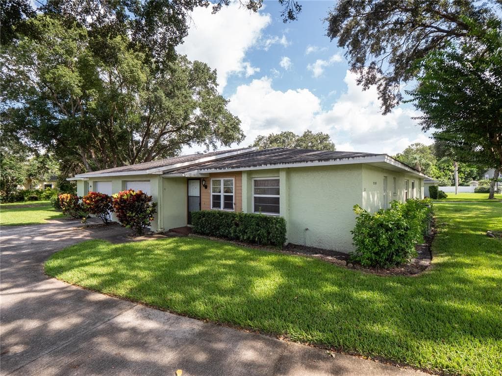 1150 ORANGE TREE CIRCLE E UNIT C PALM HARBOR, FL 34684