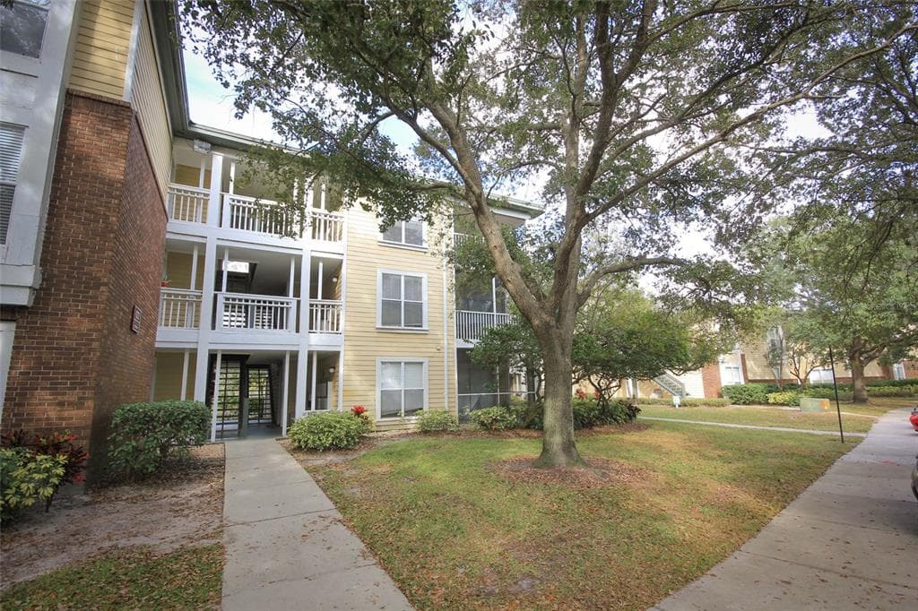 4211 CHATHAM OAK COURT UNIT 122 TAMPA, FL 33624