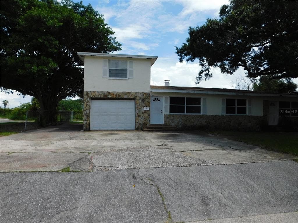 1110 32ND STREET S ST PETERSBURG, FL 33712