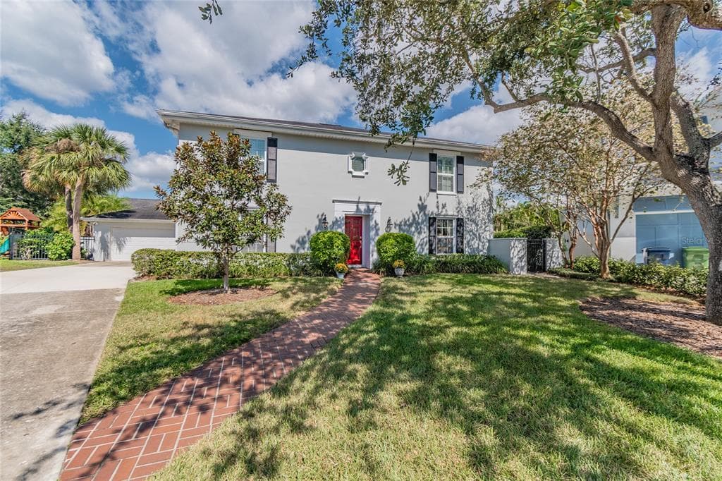 4933 W BAY WAY PLACE TAMPA, FL 33629