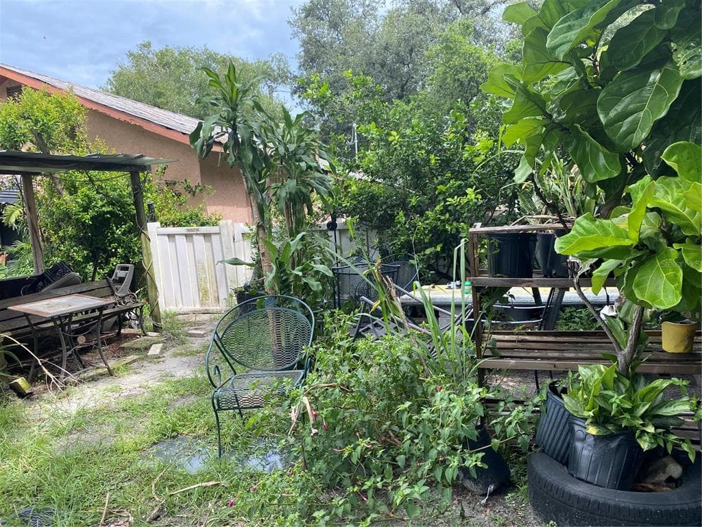7404 ILLINOIS DRIVE TAMPA, FL 33619