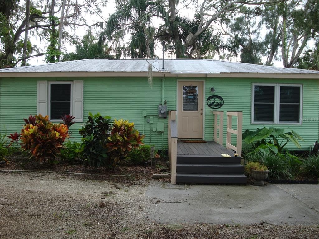 1611 SAFFOLD PARK DRIVE RUSKIN, FL 33570