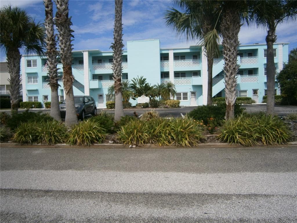 423 S PAULA DRIVE UNIT 205 DUNEDIN, FL 34698