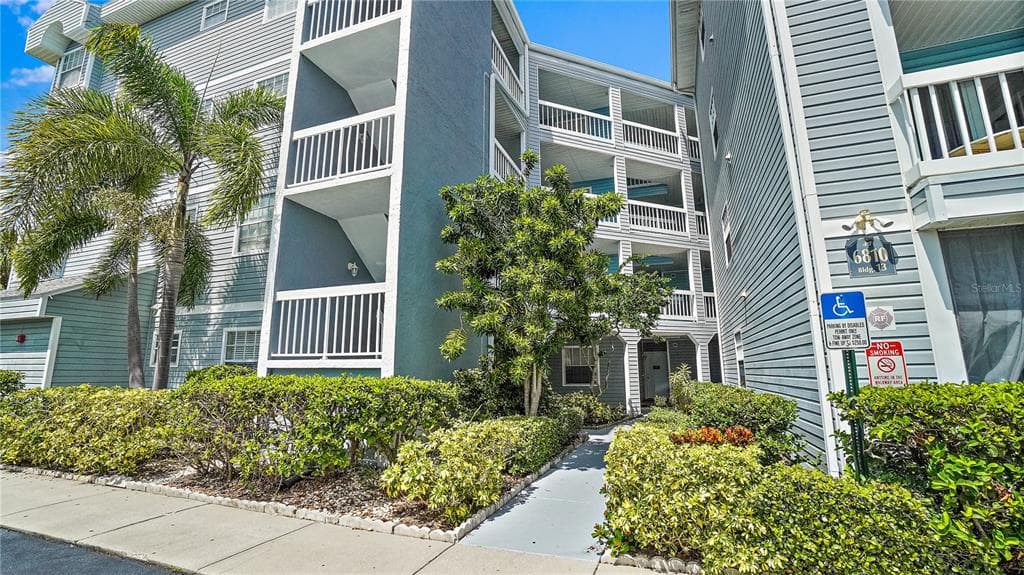6810 STONESTHROW CIRCLE N UNIT 13303 ST PETERSBURG, FL 33710