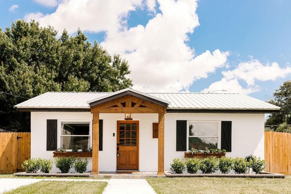 701 W WOODLAWN AVENUE TAMPA, FL 33603