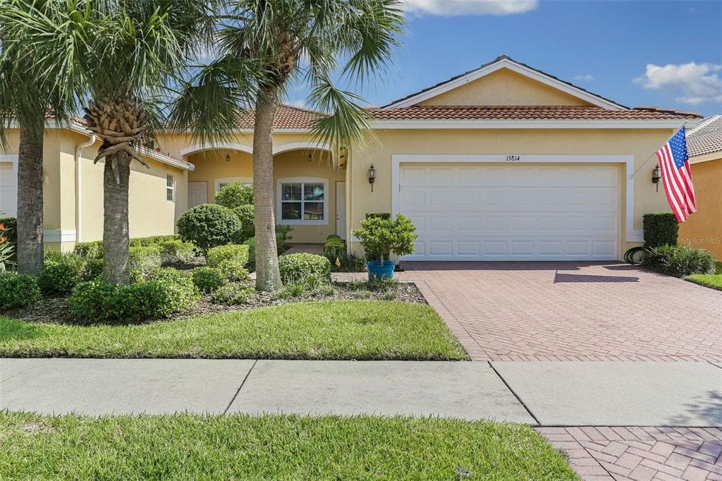 15814 AURORA LAKE CIRCLE WIMAUMA, FL 33598