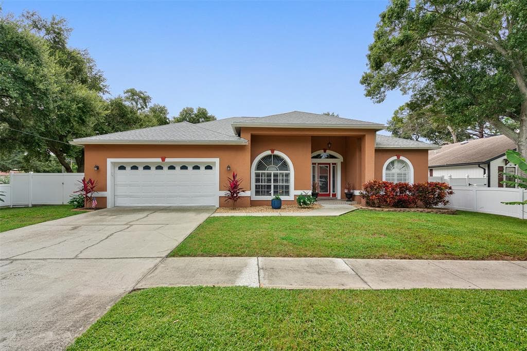 13704 OAK FOREST BOULEVARD S SEMINOLE, FL 33776