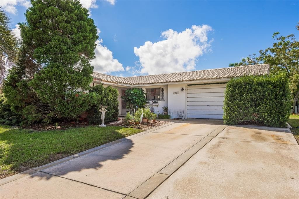 7808 WAXWOOD DRIVE PORT RICHEY, FL 34668