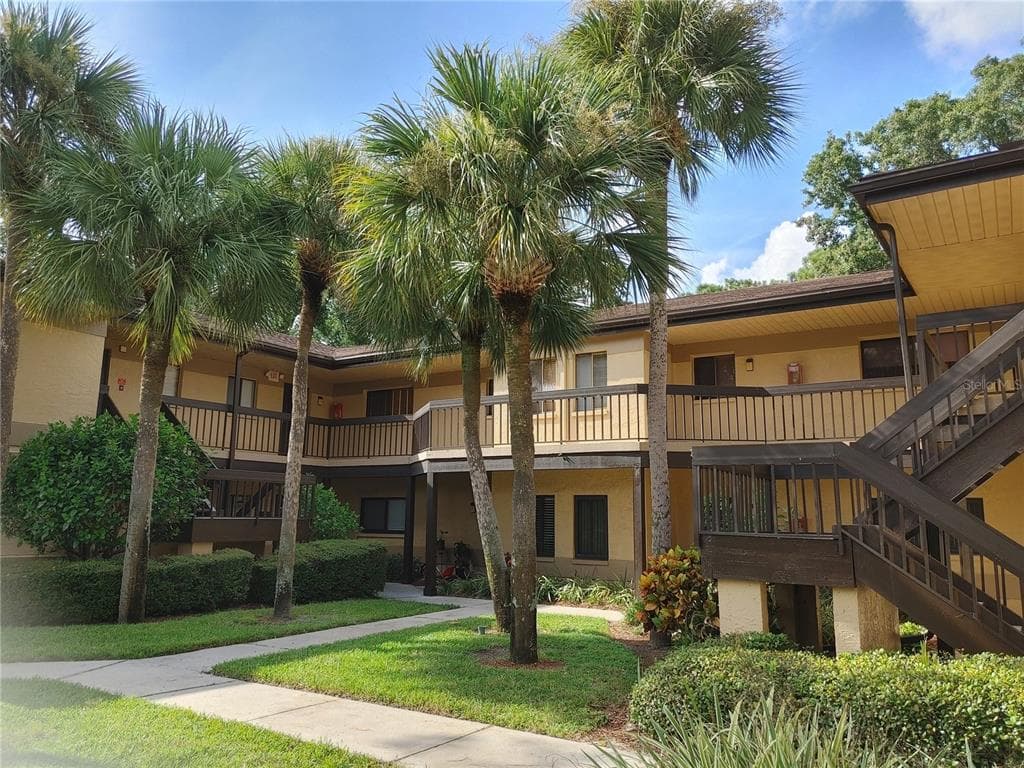 2666 SABAL SPRINGS CIRCLE UNIT 204 CLEARWATER, FL 33761