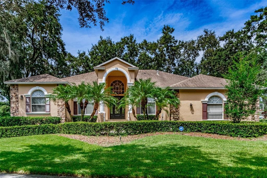 2304 FAIRWAY ESTATES COURT