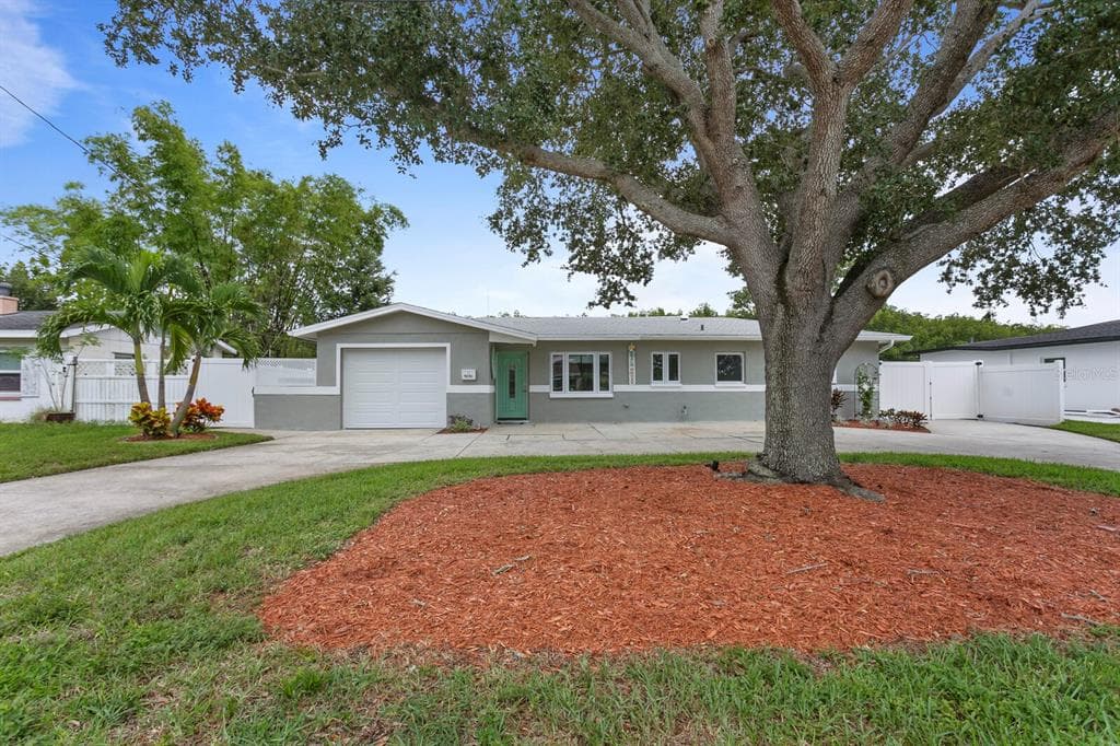 9201 SUN ISLE DRIVE NE ST PETERSBURG, FL 33702