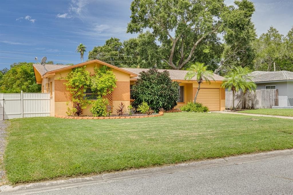 1636 SAN CHARLES DRIVE DUNEDIN, FL 34698
