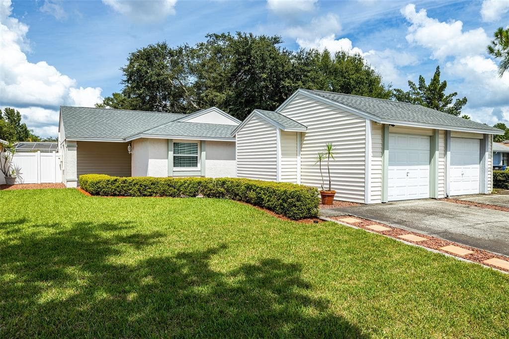 3242 FOX LAKE DRIVE TAMPA, FL 33618