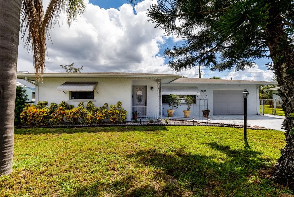 3003 TAUNTON DRIVE W BRADENTON, FL 34205