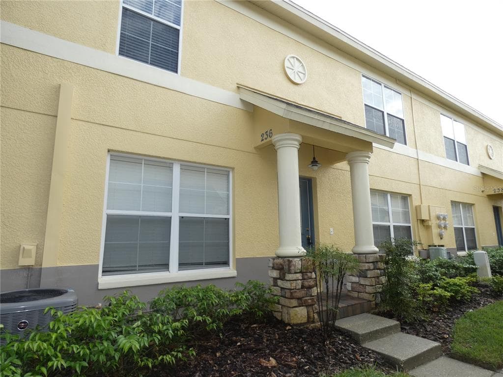 236 HARDCASTLE PLACE VALRICO, FL 33594