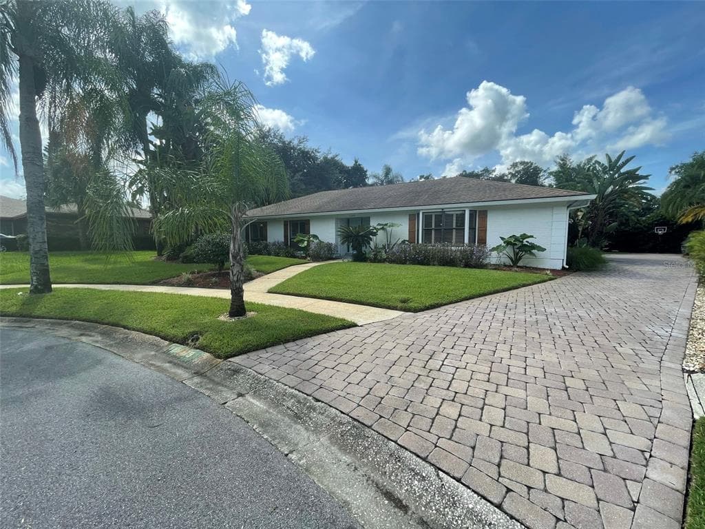 11809 LIPSEY ROAD TAMPA, FL 33618