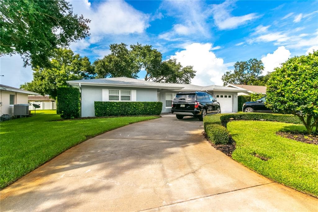 2594 RENATTA DRIVE BELLEAIR BLUFFS, FL 33770