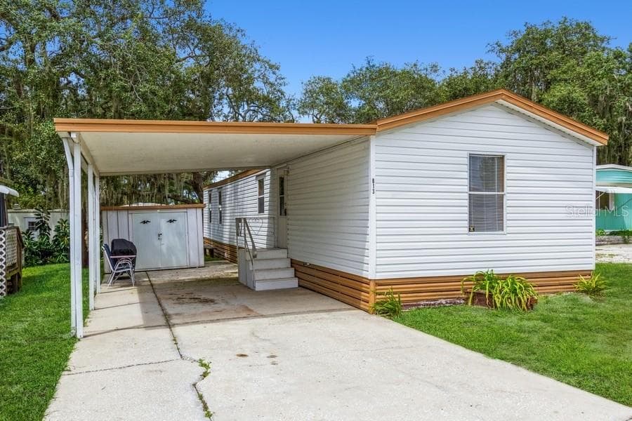 813 FRANCES DRIVE TARPON SPRINGS, FL 34689