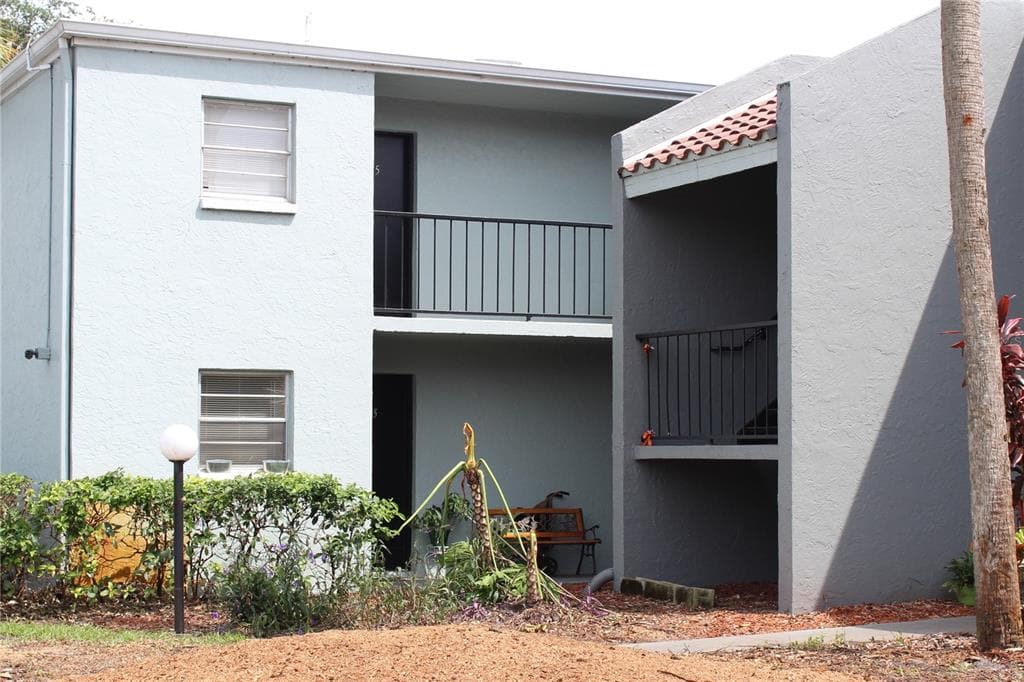 2876 SOMERSET PARK DRIVE UNIT 205 TAMPA, FL 33613