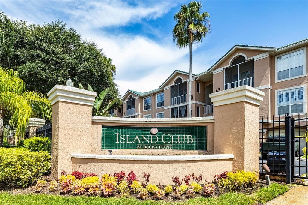 1202 BAY CLUB CIRCLE UNIT 1202 TAMPA, FL 33607