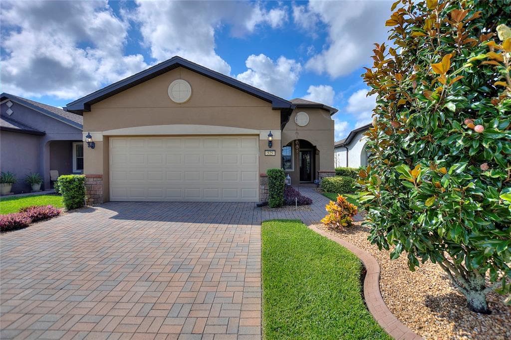 525 CANTABRIA DRIVE DAVENPORT, FL 33837