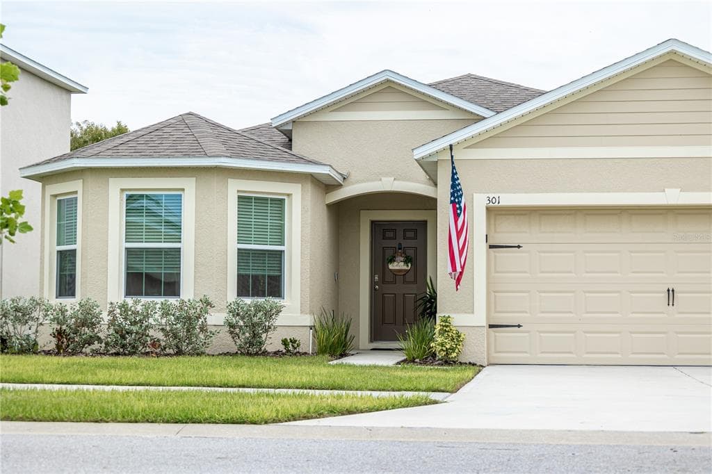301 SUMMERSHORE DRIVE AUBURNDALE, FL 33823