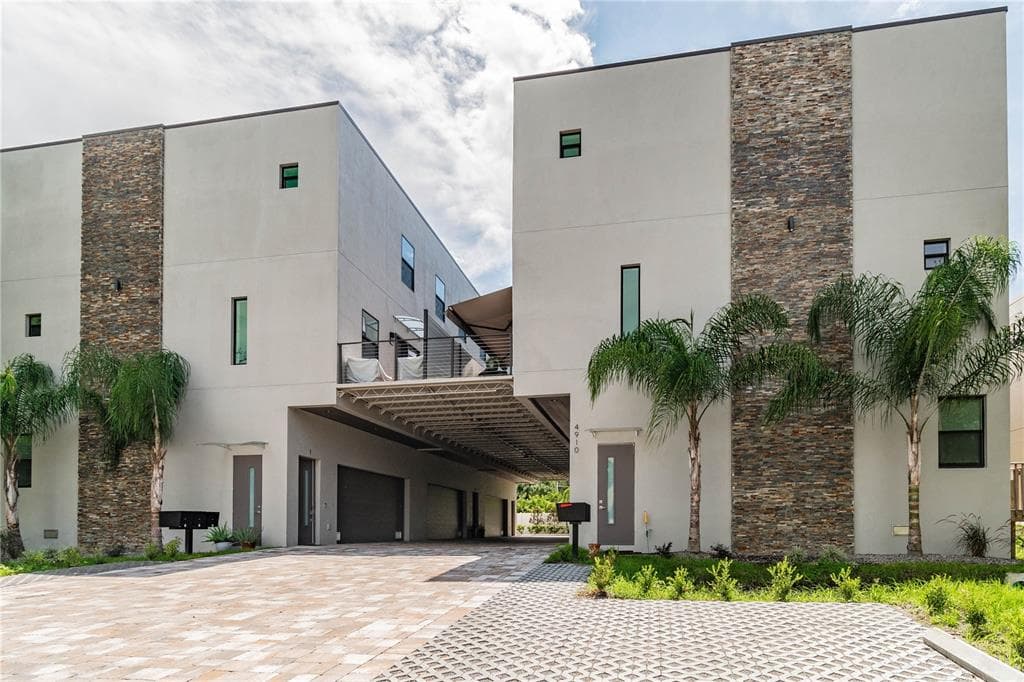 4910 W MCELROY AVENUE UNIT 3
