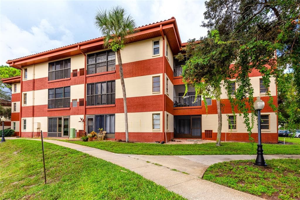 2650 COUNTRYSIDE BOULEVARD UNIT A202 CLEARWATER, FL 33761