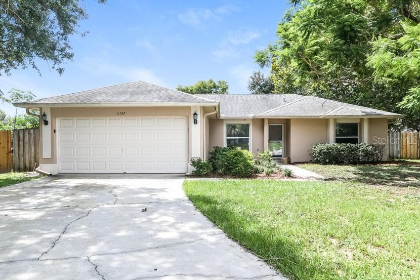 11747 CRESCENT PINES BOULEVARD CLERMONT, FL 34711