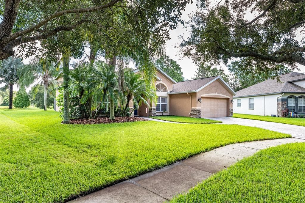 5830 HERONVIEW CRESCENT DRIVE LITHIA, FL 33547