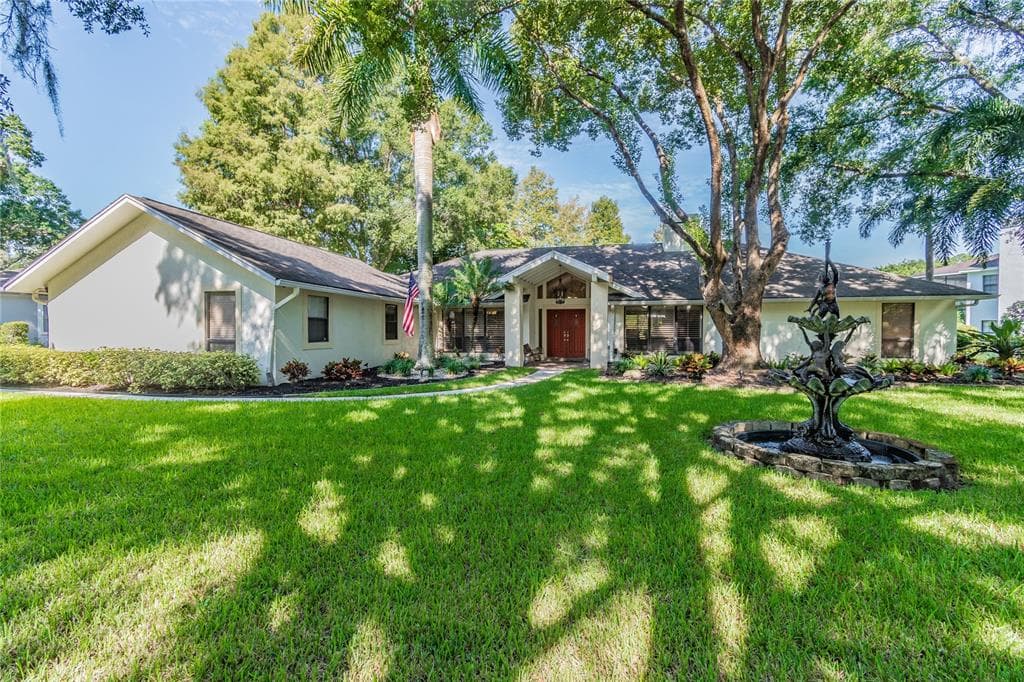 10106 LAKE COVE LANE TAMPA, FL 33618