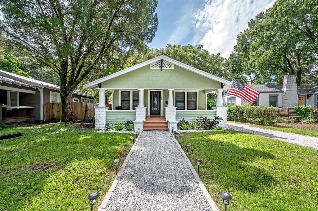 805 E HOLLYWOOD STREET TAMPA, FL 33604