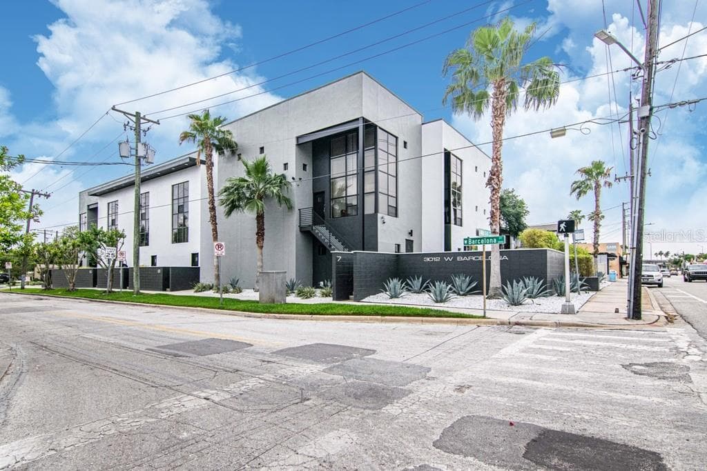 3012 W BARCELONA STREET UNIT 1 TAMPA, FL 33629
