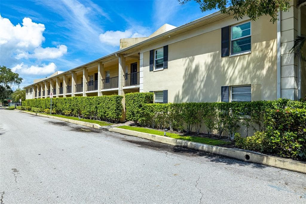 5221 BAYSHORE BOULEVARD UNIT 34 TAMPA, FL 33611