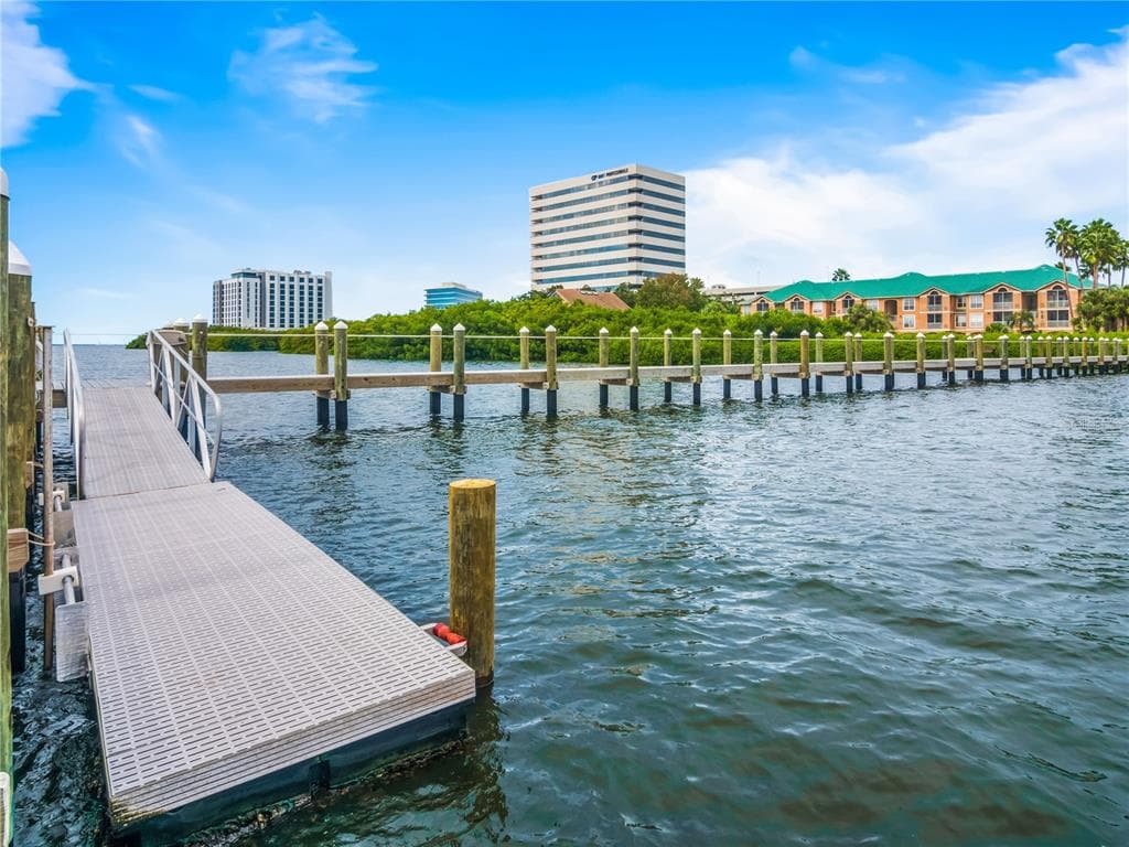2205 BAY CLUB CIRCLE TAMPA, FL 33607