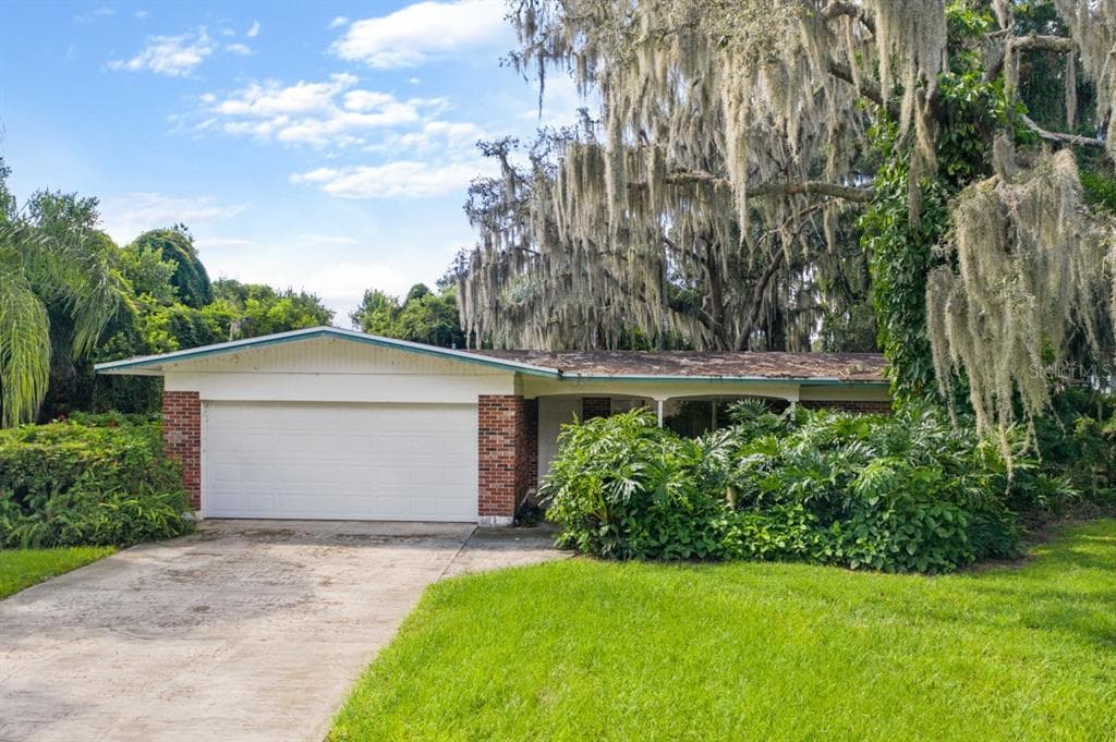 911 HELENA DRIVE BRANDON, FL 33511