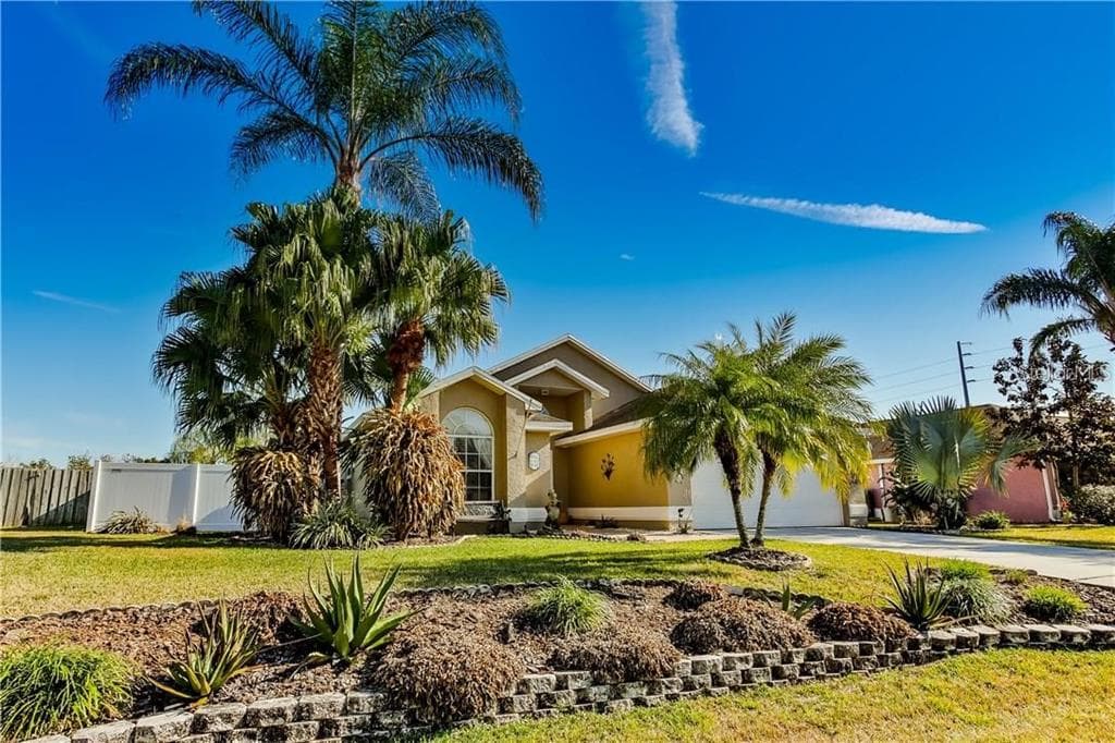 130 BENTLEY OAKS BOULEVARD DAVENPORT, FL 33896