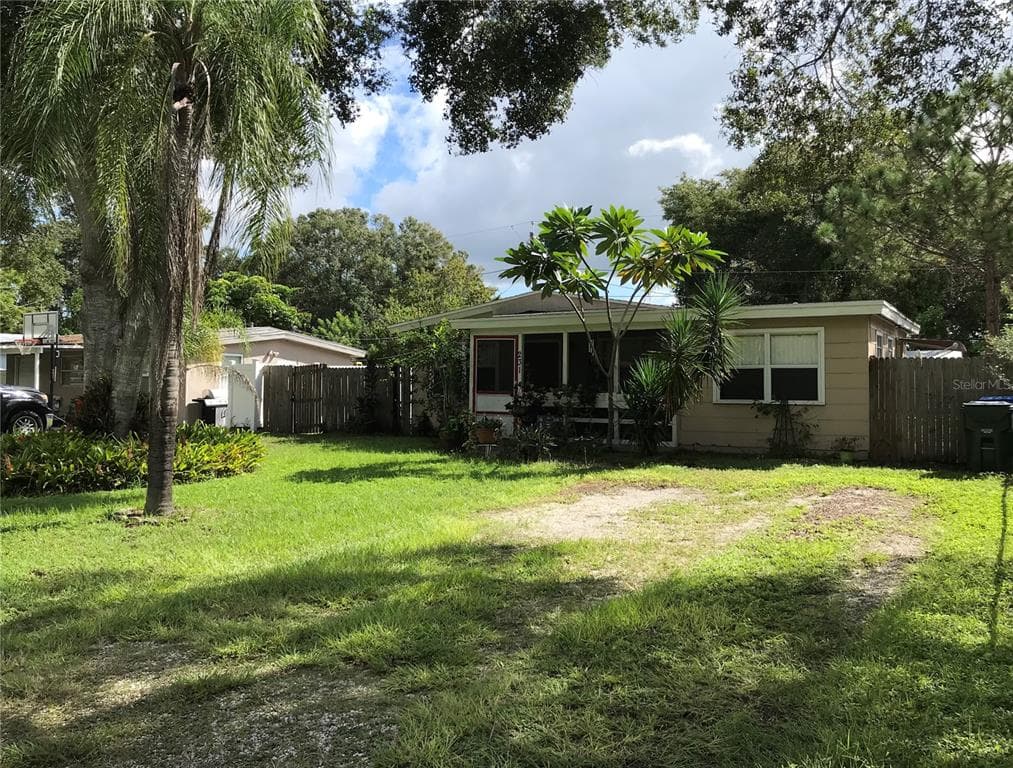 231 EMERALD LANE LARGO, FL 33771