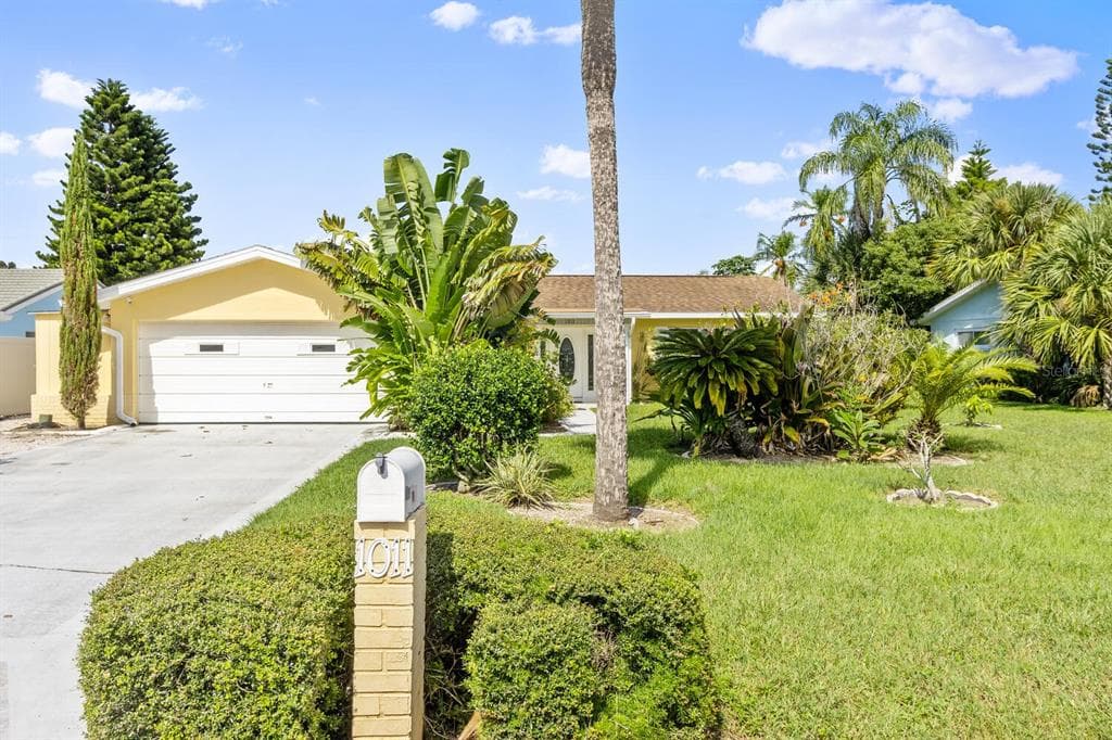 1011 SPINDLE PALM WAY APOLLO BEACH, FL 33572