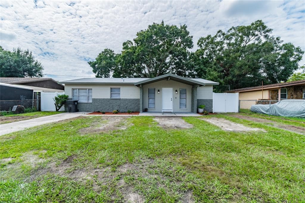 3209 DEERFIELD DRIVE TAMPA, FL 33619