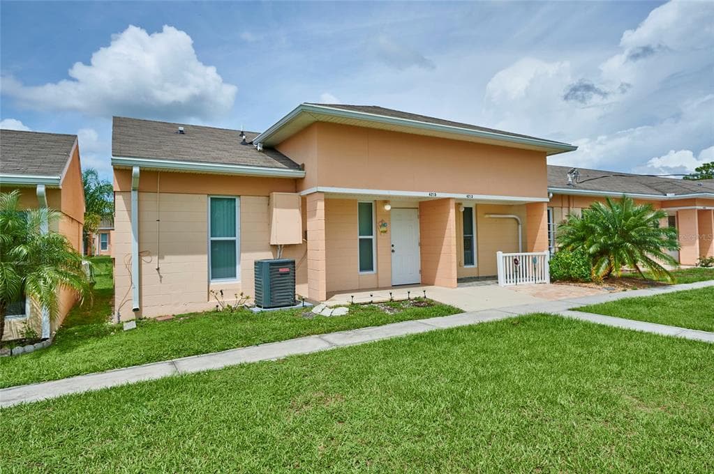 4215 CLUB CIRCLE LAKE WALES, FL 33854