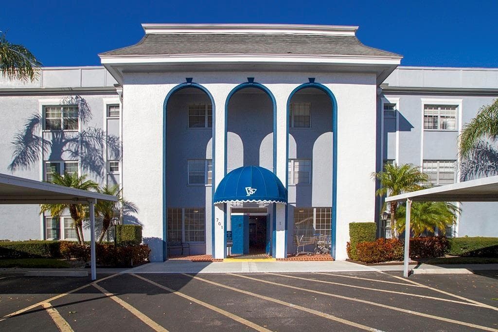 701 POINSETTIA ROAD UNIT 218 BELLEAIR, FL 33756